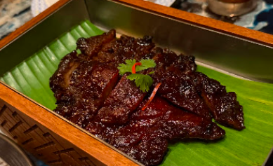 Mott 32 Cebu signature dishes Signature Apple Wood Roasted Peking Duck
Barbecue Iberico Pork
Wok-Fried Whole Lobster